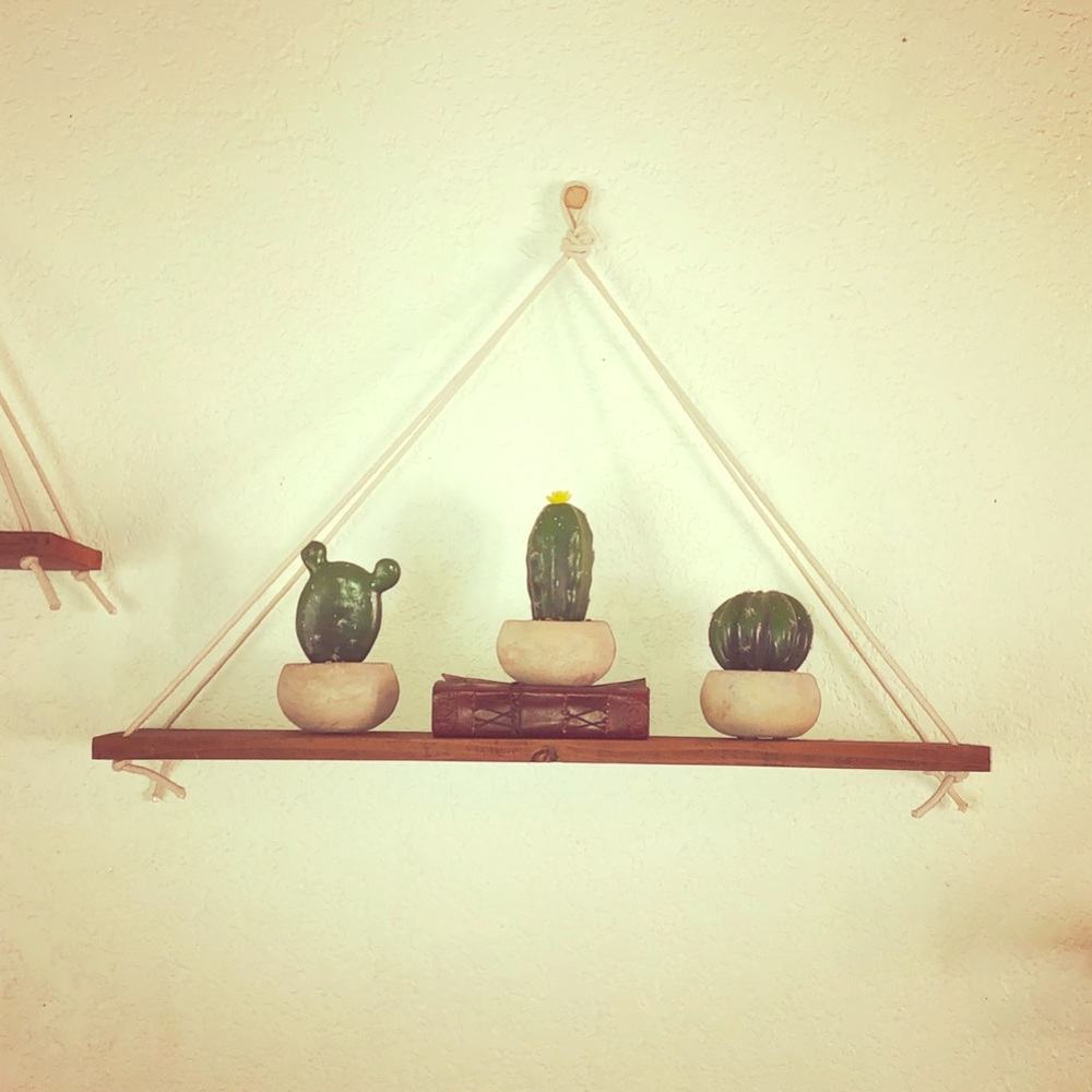 Set of 3 decorative shelves